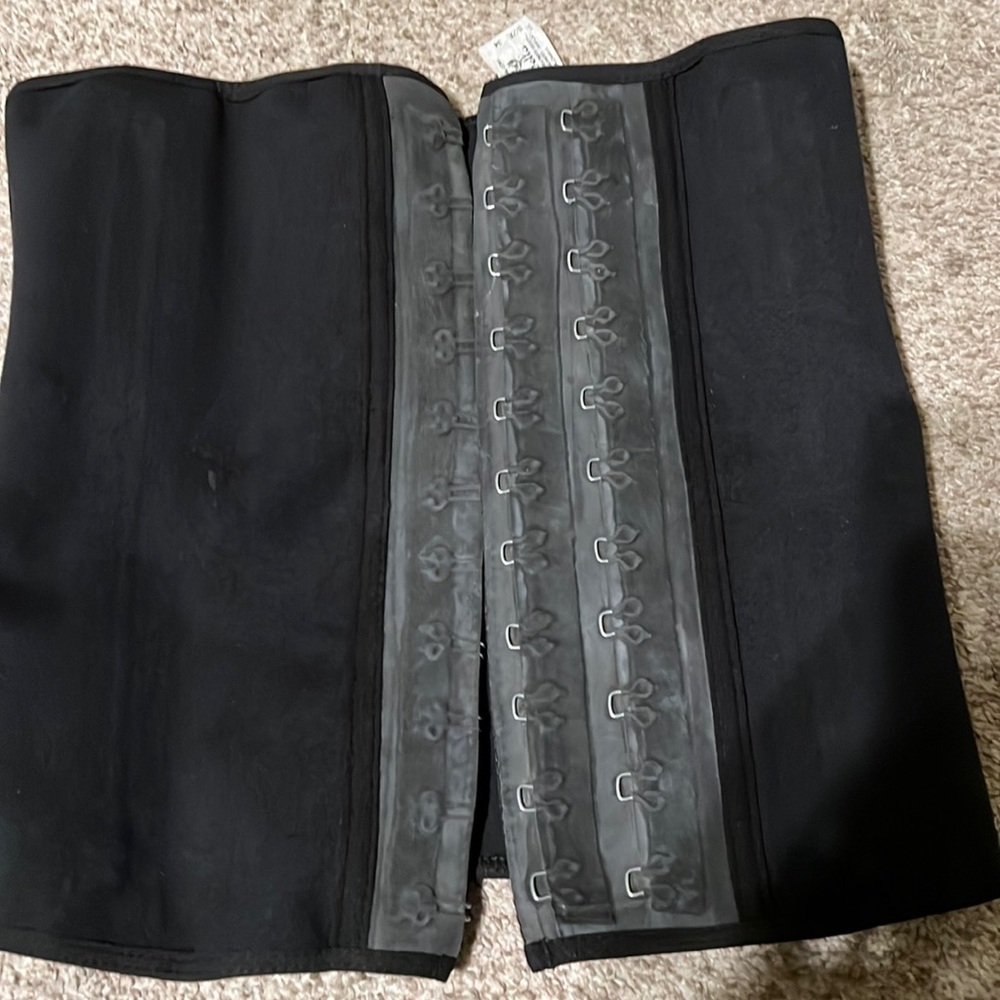 Ponte Bella latex wait cincher